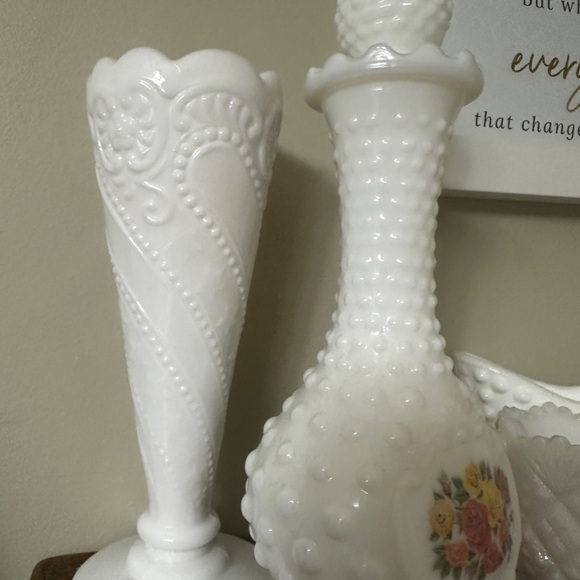 Eight pieces of Antique White Milk Glass Collection. This was all inherited - Picture 2 of 10
